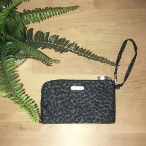 NWOT Baggallini cheetah print wristlet